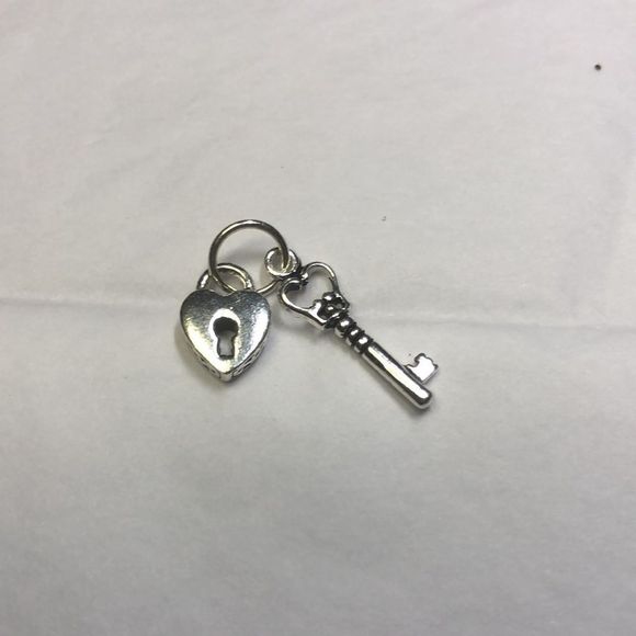925 sterling silver heart & key charm - Picture 1 of 4